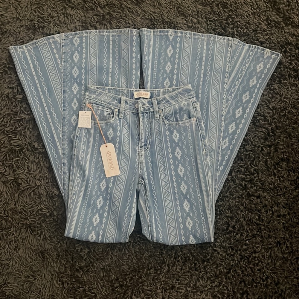 Shyanne High Rise Super Flare Southwestern Laser Print Denim Jeans NWT - Picture 3 of 4